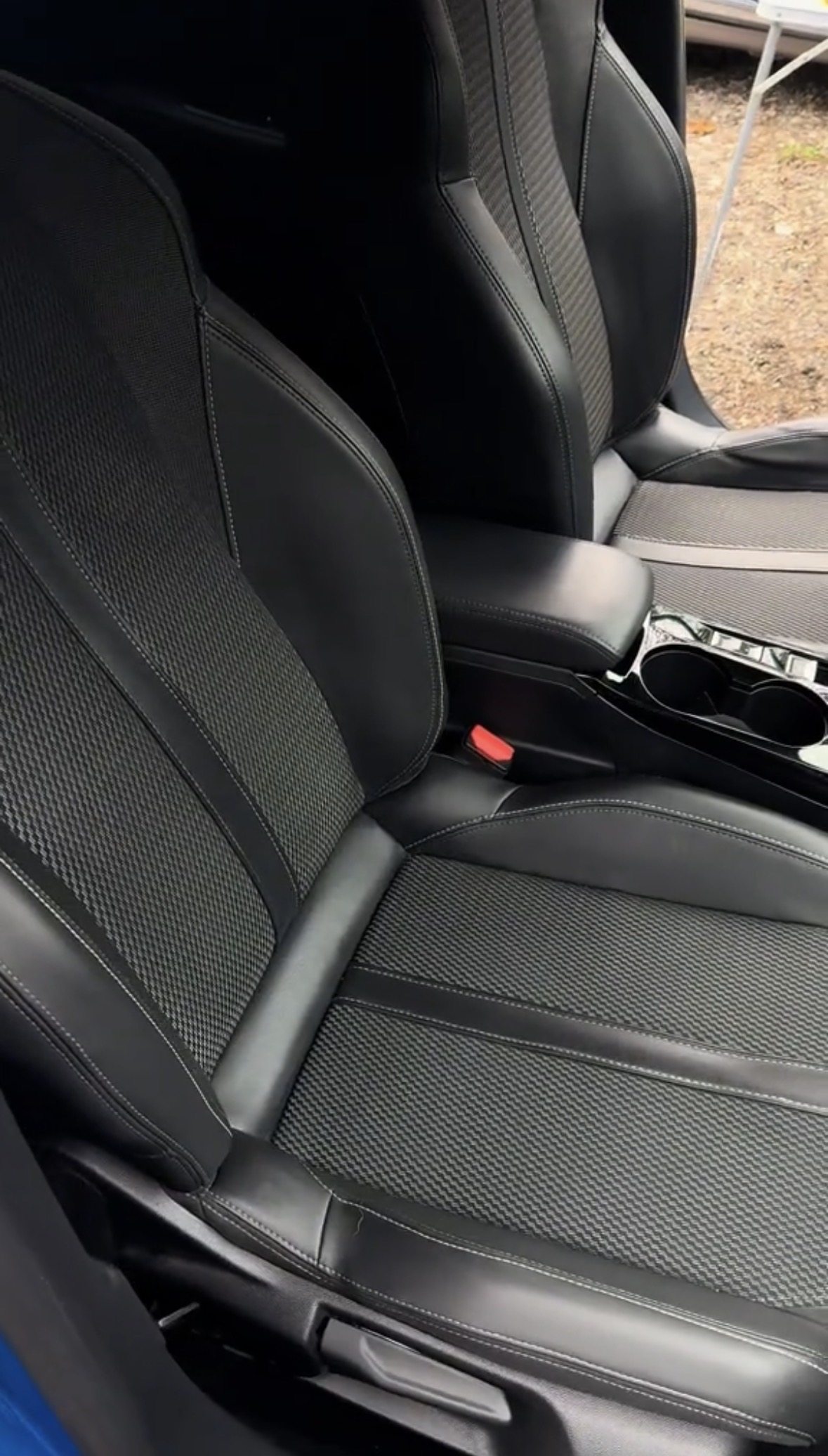 Nachher: gereinigter Autositz ohne Flecken